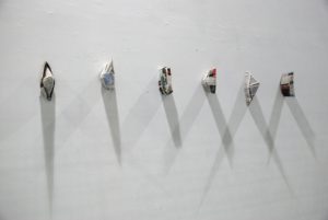 The work "dust protectors" by artist and sculptor G. Alexandridis. Material: newspapers. Το έργο "αλεξισκόνια" από τον εικαστικό και γλύπτη Γ. Αλεξανδρίδη.