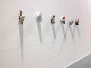 The work "dust protectors" by artist and sculptor G. Alexandridis. Material: newspapers. Το έργο "αλεξισκόνια" από τον εικαστικό και γλύπτη Γ. Αλεξανδρίδη.