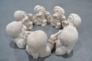 A sculpture by artist and sculptor G. Alexandridis, presenting seven dwarfs. Ένα γλυπτό από τον εικαστικό και γλύπτη Γ. Αλεξανδρίδη.