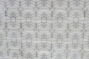 A sculpture by artist and sculptor G. Alexandridis, made of ceramic tiles. Ένα γλυπτό από τον εικαστικό και γλύπτη Γ. Αλεξανδρίδη.