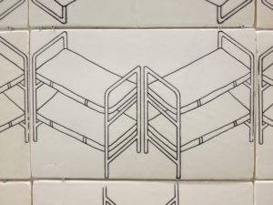 A sculpture by artist and sculptor G. Alexandridis, made of ceramic tiles. Ένα γλυπτό από τον εικαστικό και γλύπτη Γ. Αλεξανδρίδη.