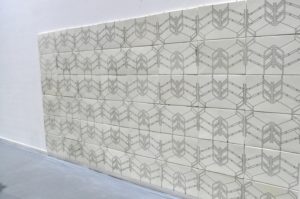 A sculpture by artist and sculptor G. Alexandridis, made of ceramic tiles. Ένα γλυπτό από τον εικαστικό και γλύπτη Γ. Αλεξανδρίδη.