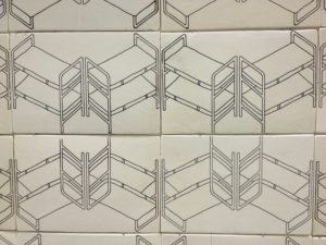 A sculpture by artist and sculptor G. Alexandridis, made of ceramic tiles. Ένα γλυπτό από τον εικαστικό και γλύπτη Γ. Αλεξανδρίδη.