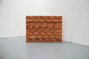 A sculpture by artist and sculptor G. Alexandridis, made of ceramic bricks in human form . Ένα γλυπτό από τον εικαστικό και γλύπτη Γ. Αλεξανδρίδη.