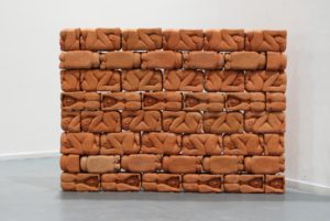 A sculpture by artist and sculptor G. Alexandridis, made of ceramic bricks in human form . Ένα γλυπτό από τον εικαστικό και γλύπτη Γ. Αλεξανδρίδη.