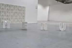 A marble sculpture by artist and sculptor G. Alexandridis, presenting the word "menu". Ένα γλυπτό σε μάρμαρο από τον εικαστικό και γλύπτη Γ. Αλεξανδρίδη.