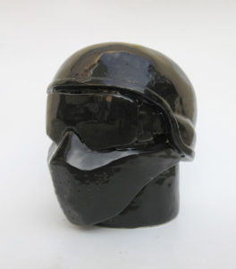 A glazed clay sculpture by artist and sculptor G. Alexandridis, presenting a paintball mask. Ένα γλυπτό από τον εικαστικό και γλύπτη Γ. Αλεξανδρίδη.
