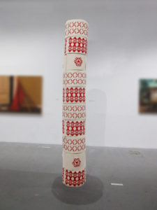 A sculpture by artist and sculptor G. Alexandridis. Ceramic column - pillar of communism. Ένα γλυπτό από τον εικαστικό και γλύπτη Γ. Αλεξανδρίδη.